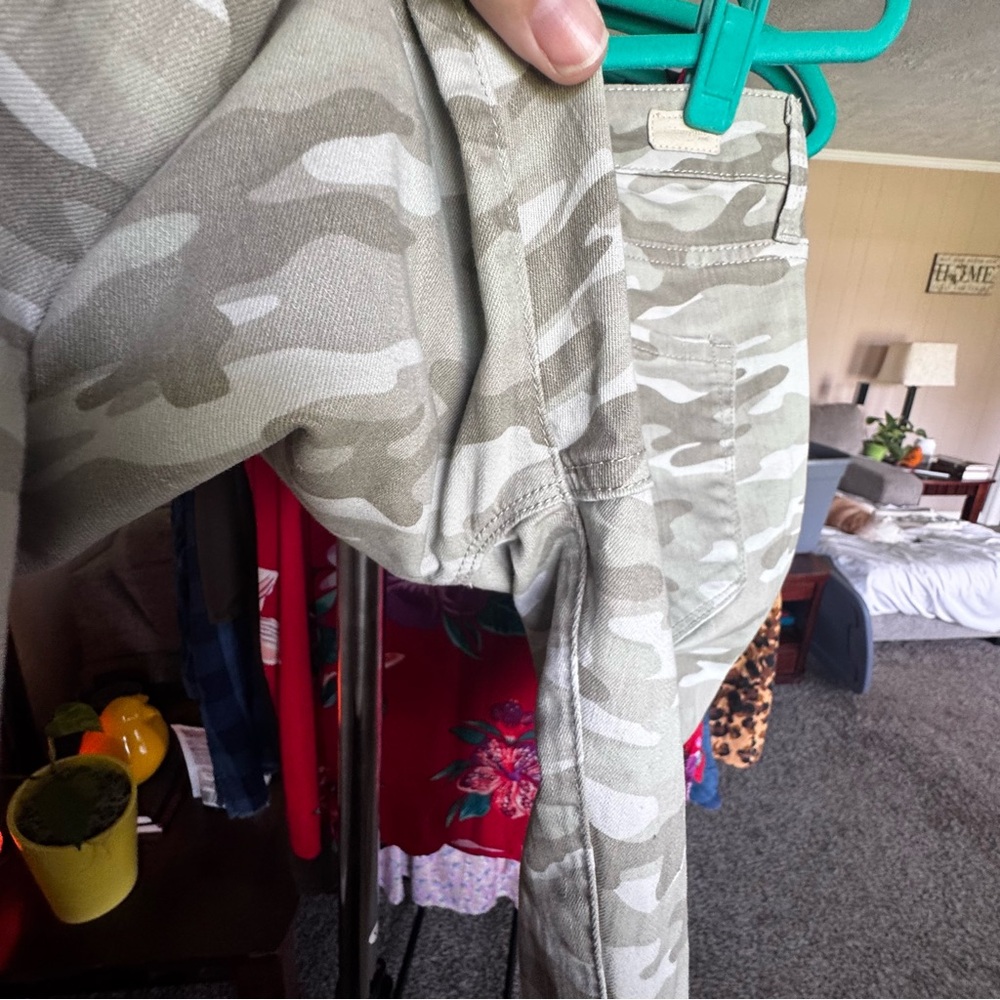 Skinny Girl Light Camo Jeans - Picture 9 of 9